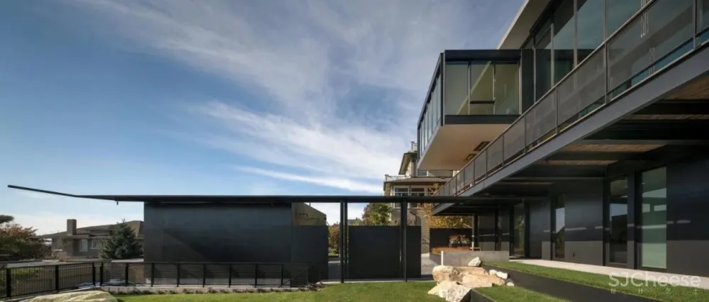 他设计的10栋别墅,每一个都“机关算尽”太酷了!