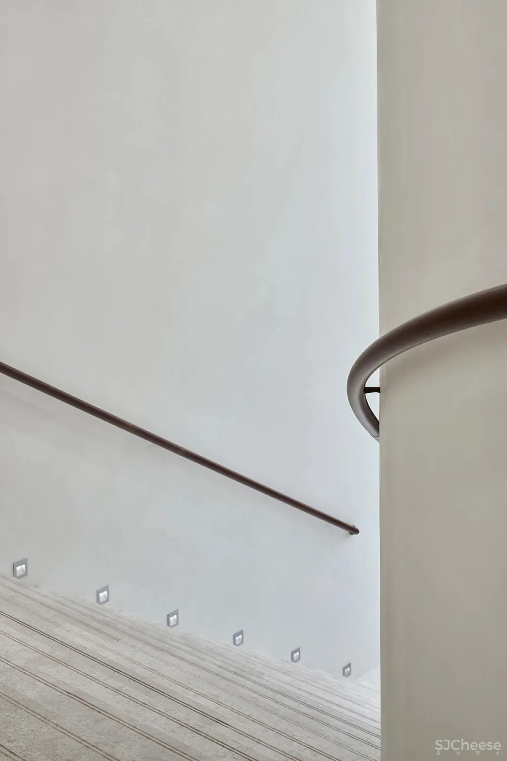 G ART 集艾：反潮流的白，探寻纯粹极简的艺术灵性