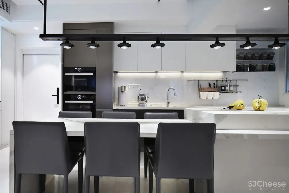 方界空间设计 与黑白对话的110㎡现代都市美学家