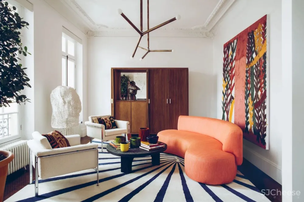 19世纪与21世纪的艺术魅力发生碰撞,这个家的色彩有点野