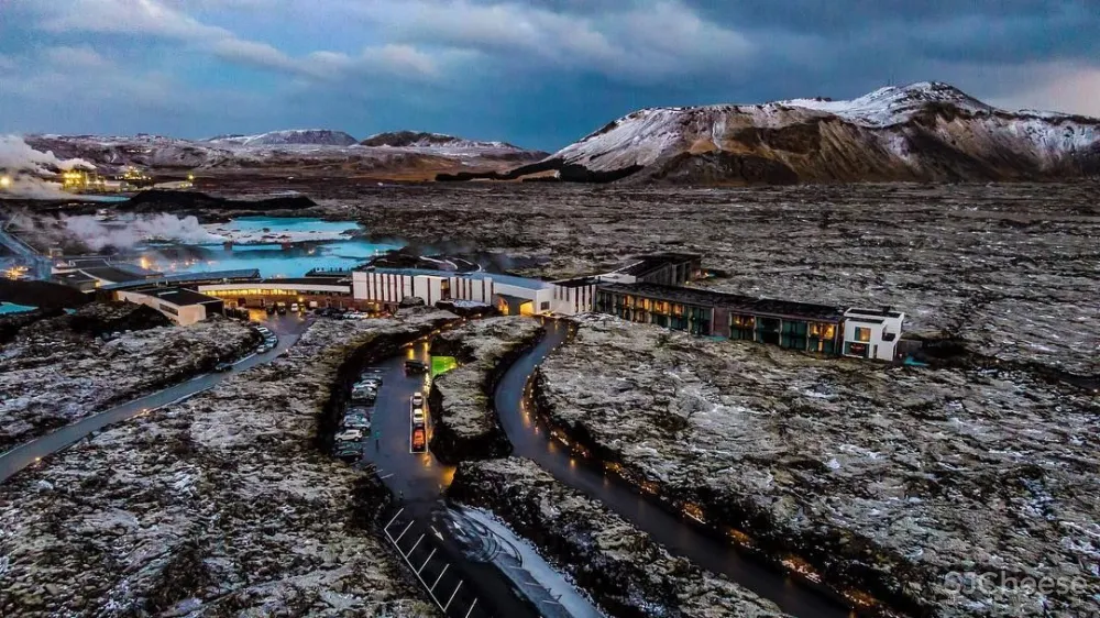 800年火山口的心灵治愈系酒店,全世界都来泡绝美蓝色温泉!