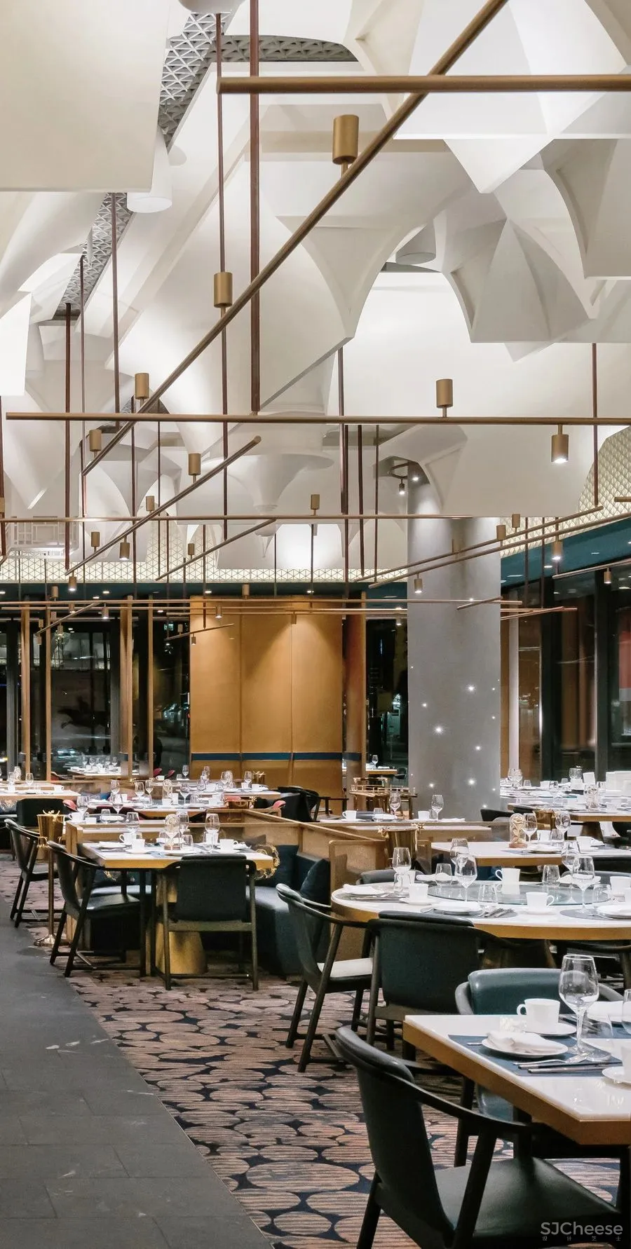 古鲁奇新作 全球首家5D餐厅,全聚德温哥华店