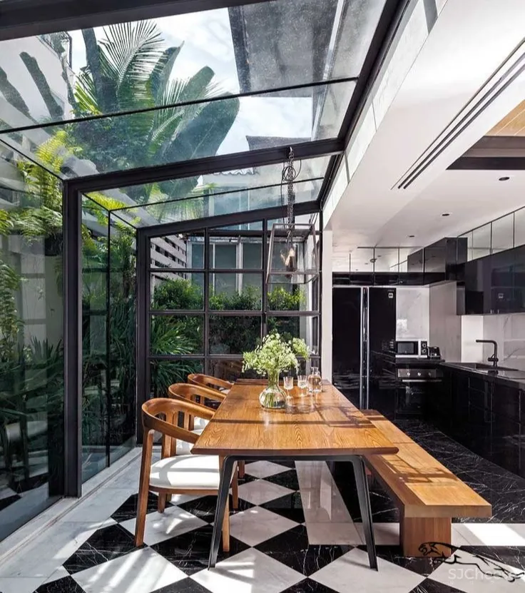 你买的顶楼比中层都贵?我觉得不亏......