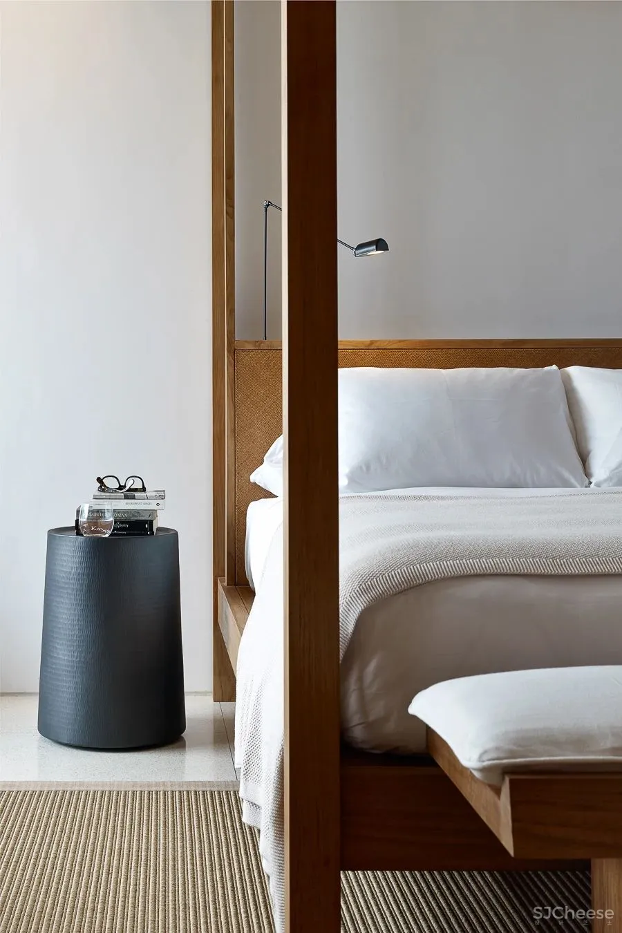 他曾与Kerry Hill 一起设计安缦伊沐,自然朴质的极致呈现