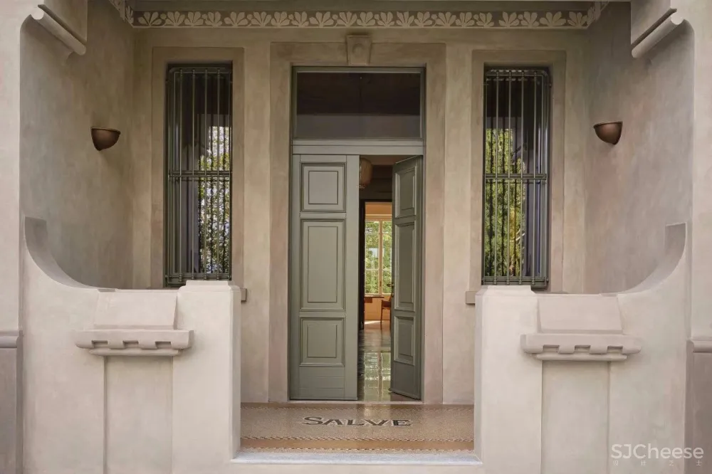 他曾与Kerry Hill 一起设计安缦伊沐,自然朴质的极致呈现