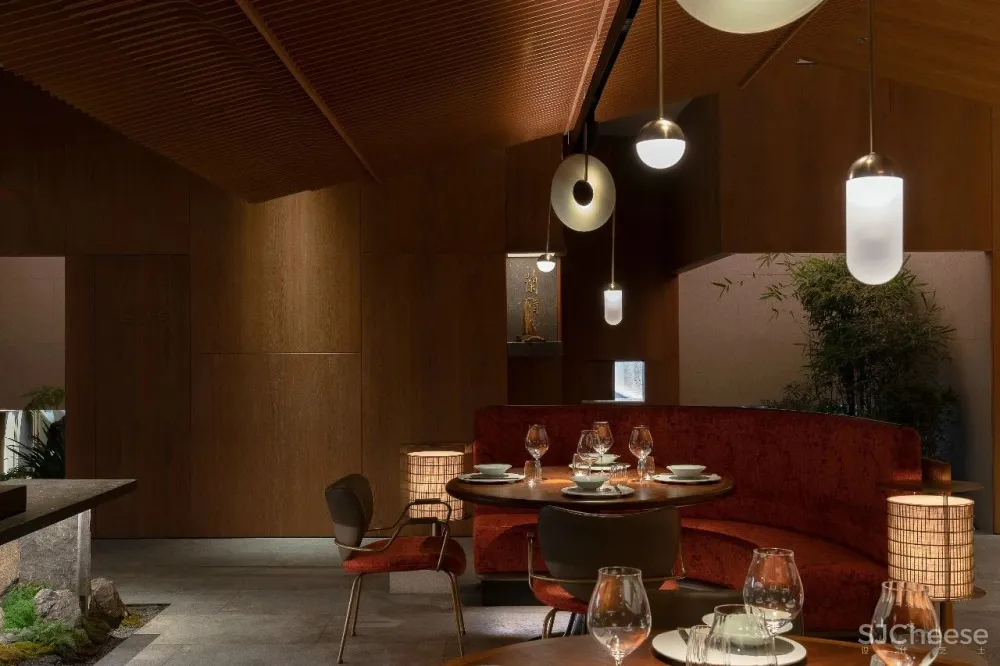 蜂鸟设计:续航14年,他们创作的餐饮空间“很超纲”