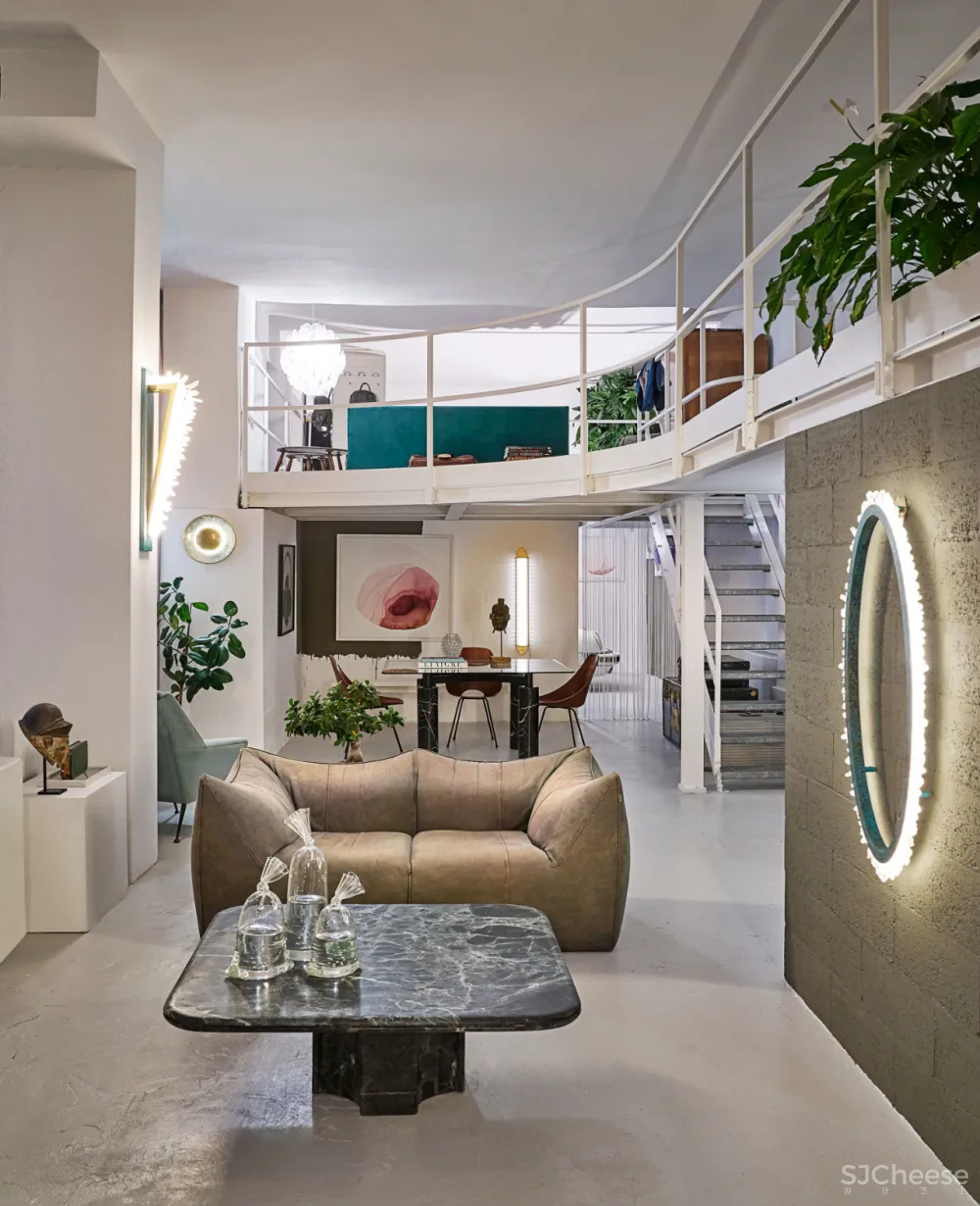 摆满艺术品的 LOFT,才是有腔调的家