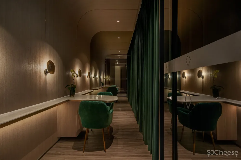 在城市绿洲，驶向心灵的列车