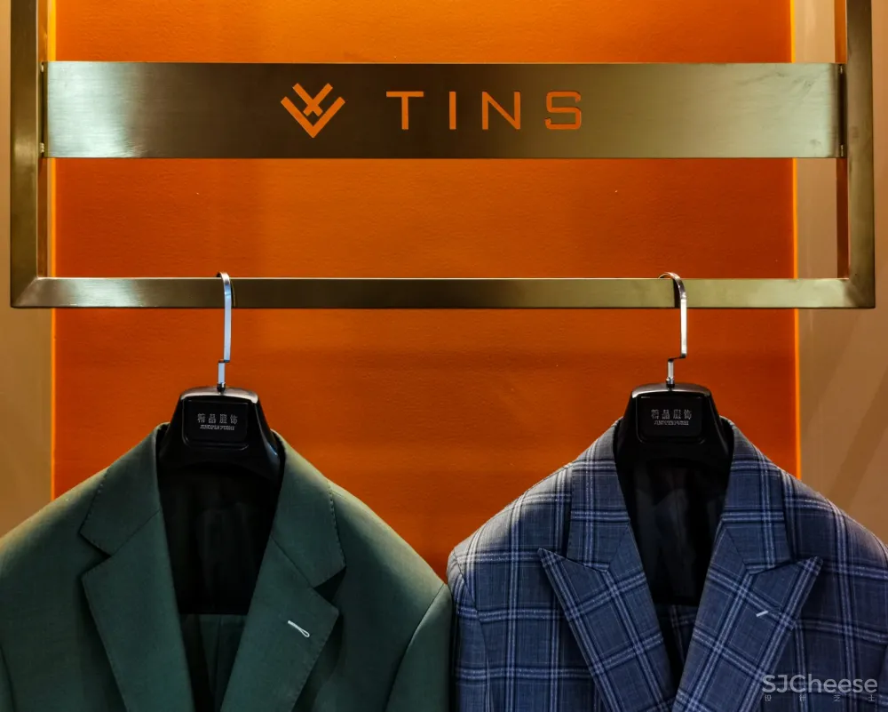 吴界新作|金属暗黑定制西服店