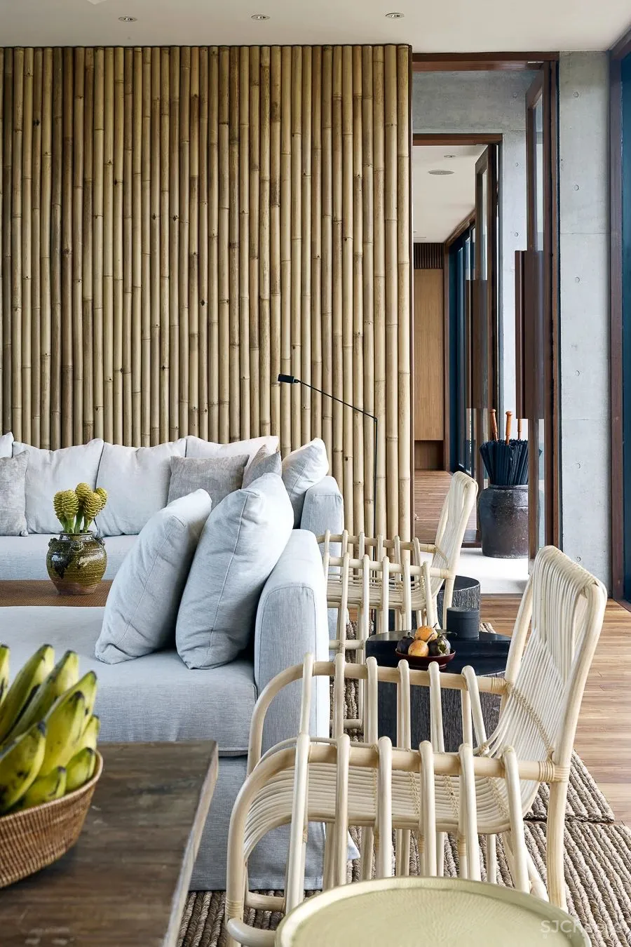 他曾与Kerry Hill 一起设计安缦伊沐,自然朴质的极致呈现