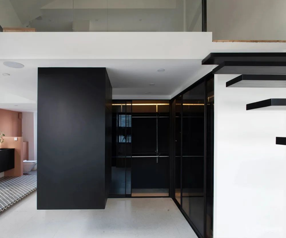 242㎡五室四卫，30种高级撞色，还有悬浮衣帽间 空中花园？！