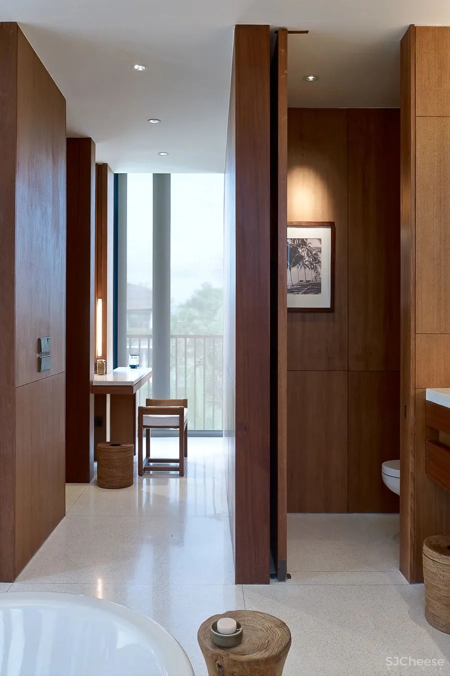 他曾与Kerry Hill 一起设计安缦伊沐,自然朴质的极致呈现