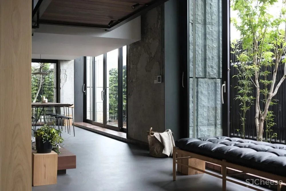 日本设计奖工业风-wabi sabi,卧室悬浮的家像一座图书馆