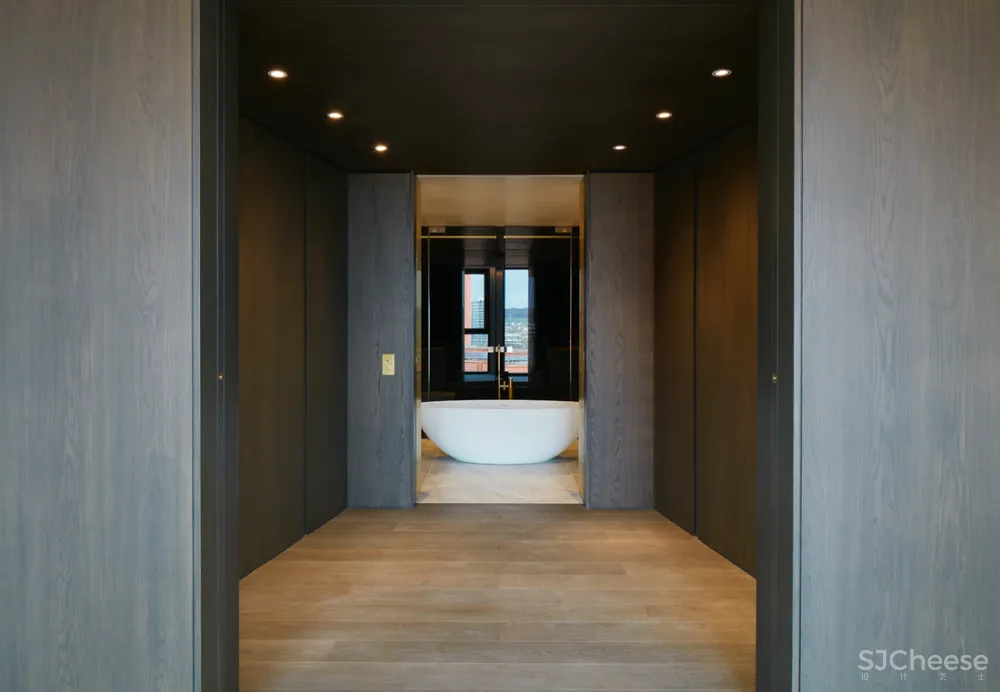 伦敦那个煤气包爆改的公寓,顶层复式样板房公开了,一套卖7000万