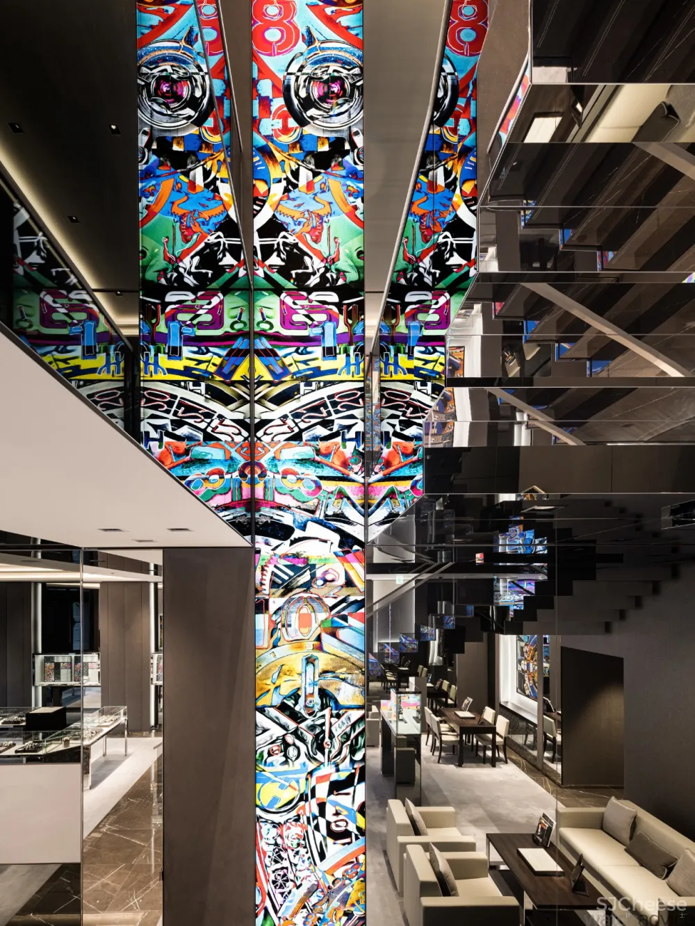 LVMH 在东京银座的两个奢侈品店,丝般金属和水晶玻璃,各有各的高级