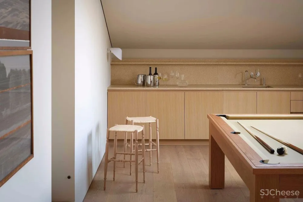 他曾与Kerry Hill 一起设计安缦伊沐,自然朴质的极致呈现