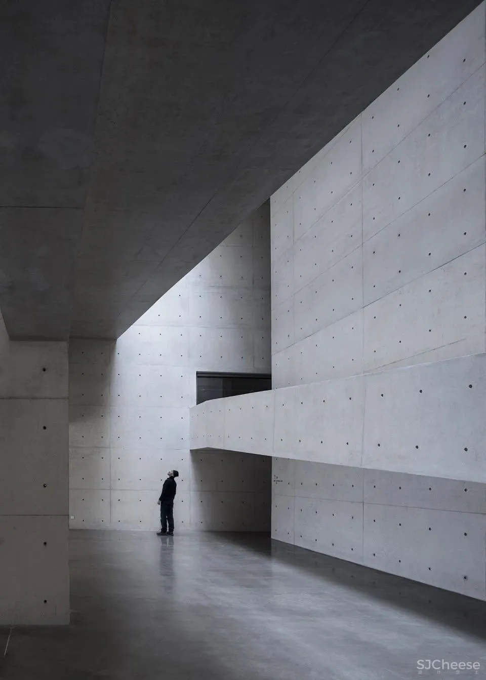 魏春雨作品:谢子龙影像艺术馆