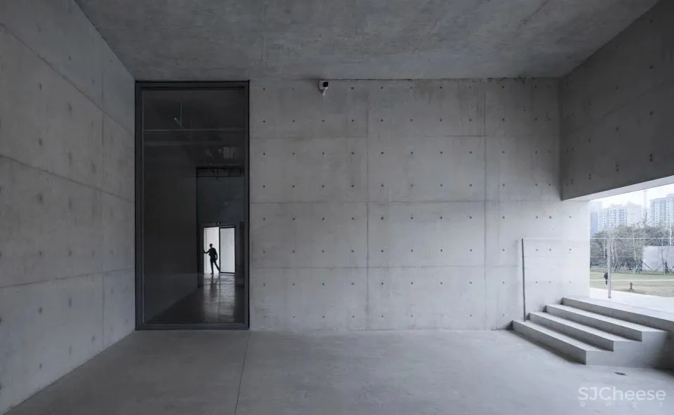 魏春雨作品:谢子龙影像艺术馆