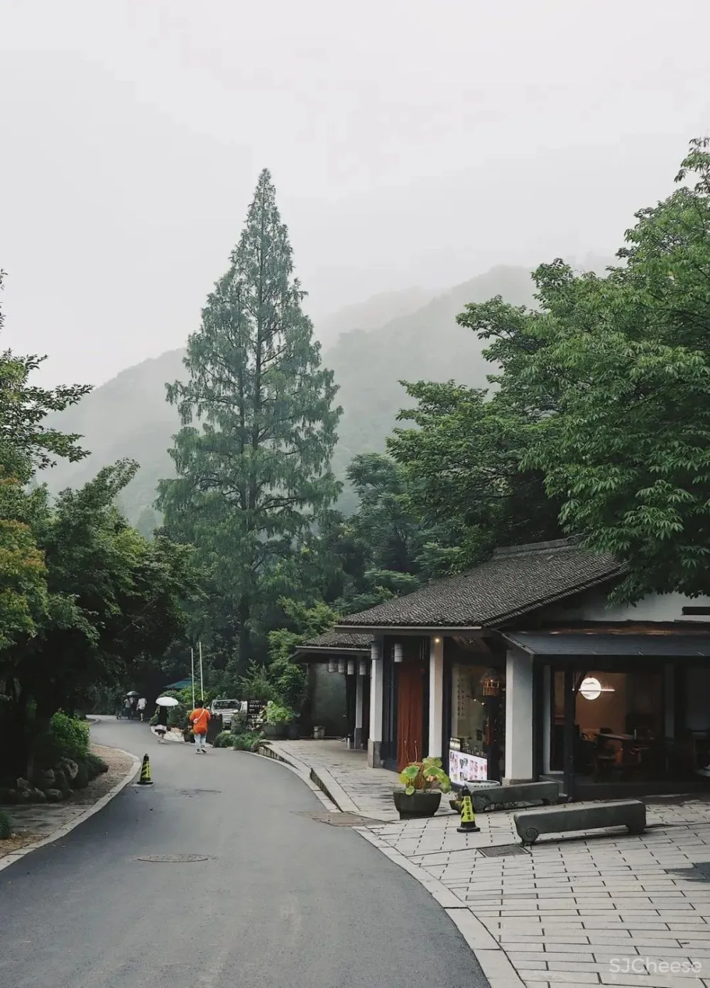 西湖边的“小京都”要藏不住了！与祈愿福地相邻，500天匠心打造千万级美宿，私享禅意清净，夜观原生态萤火虫