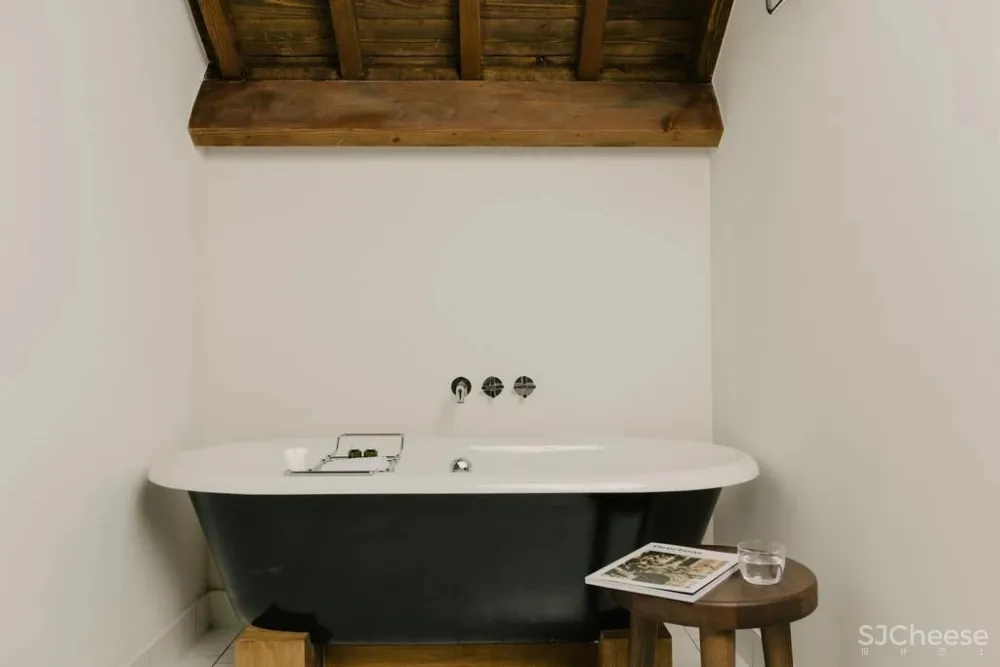 比利时修道院改造的August酒店-古典主义与现代元素的碰撞!