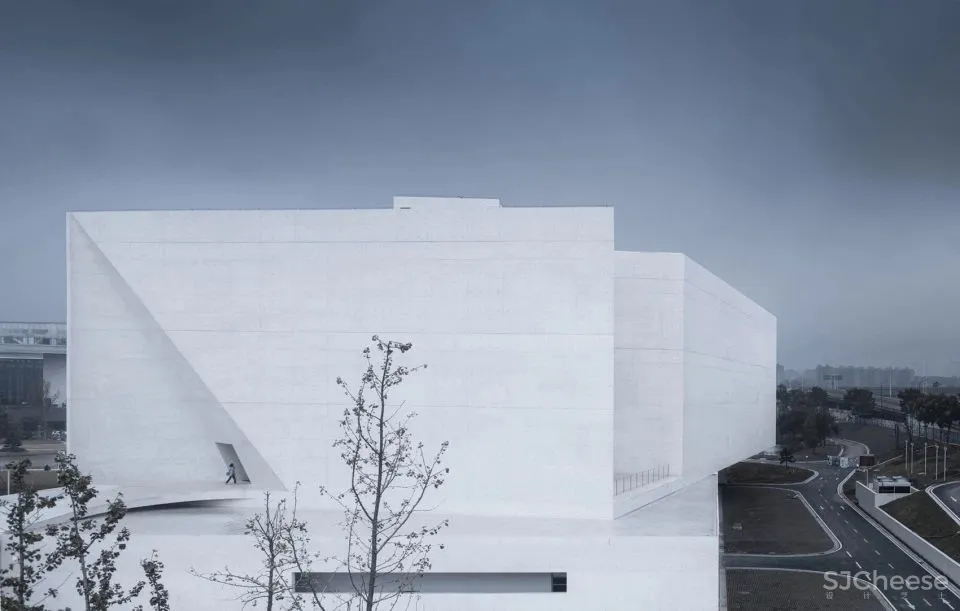 魏春雨作品:谢子龙影像艺术馆