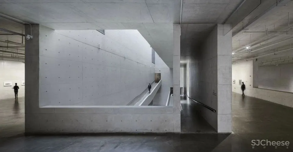 魏春雨作品:谢子龙影像艺术馆