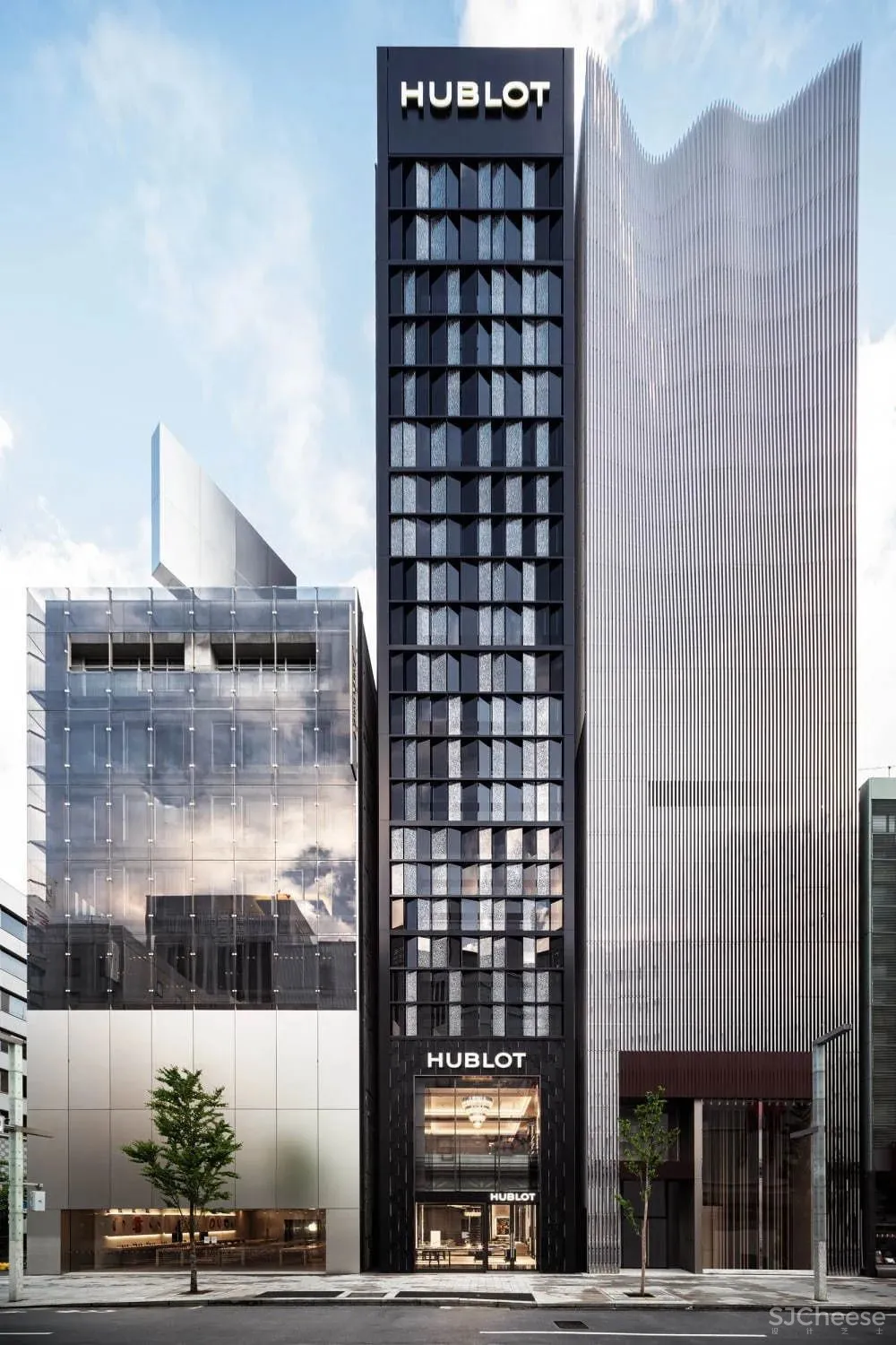 LVMH 在东京银座的两个奢侈品店,丝般金属和水晶玻璃,各有各的高级