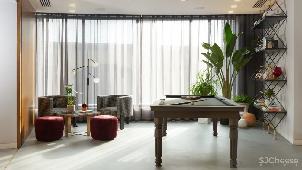 伦敦那个煤气包爆改的公寓,顶层复式样板房公开了,一套卖7000万