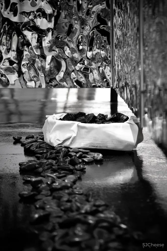 陈书灏新作丨多面性镜面空间体—南昌暗黑系买手店