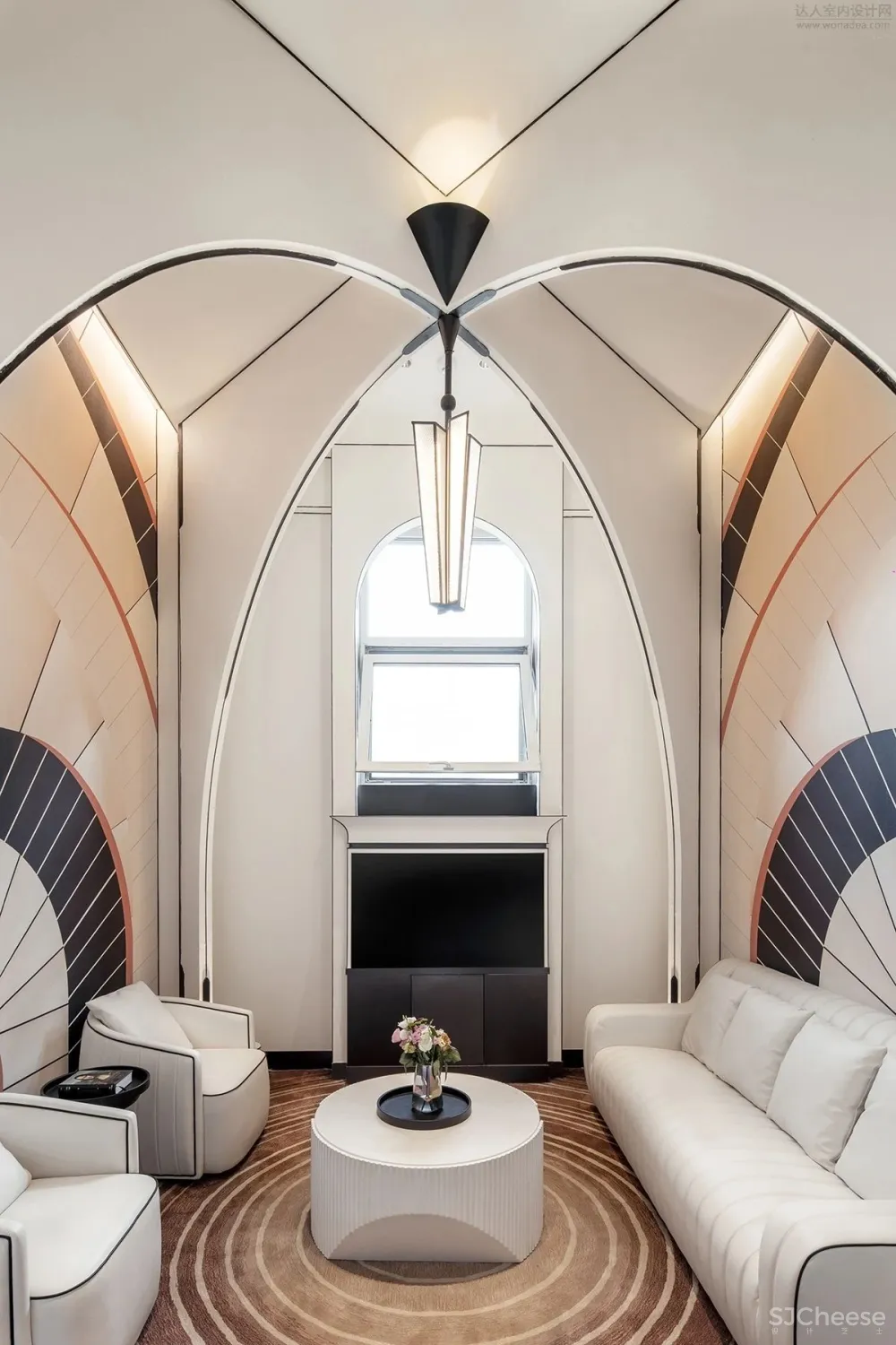 永恒的优雅—摩登线条勾勒魅力空间