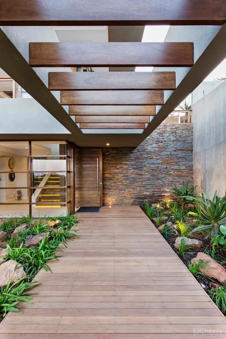 你买的顶楼比中层都贵?我觉得不亏......