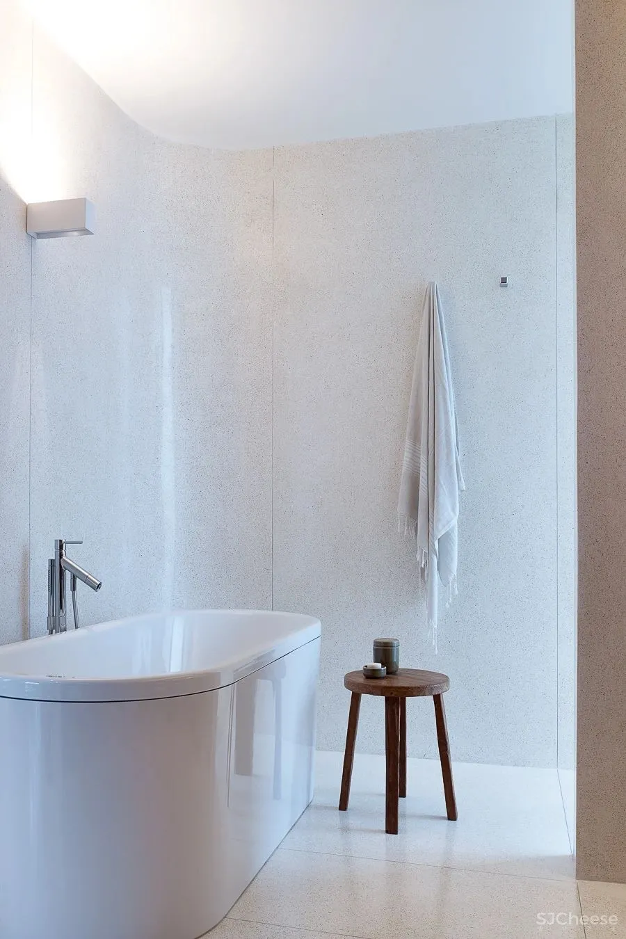 他曾与Kerry Hill 一起设计安缦伊沐,自然朴质的极致呈现