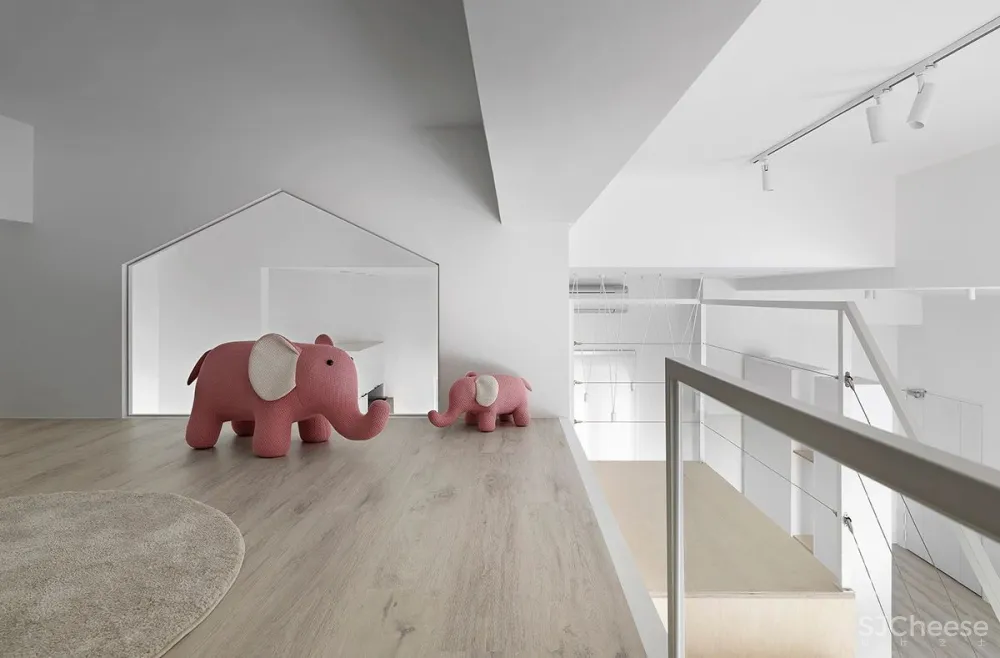 148㎡住一家四口,纯白墙面 桦木层板,打造自然无拘的家