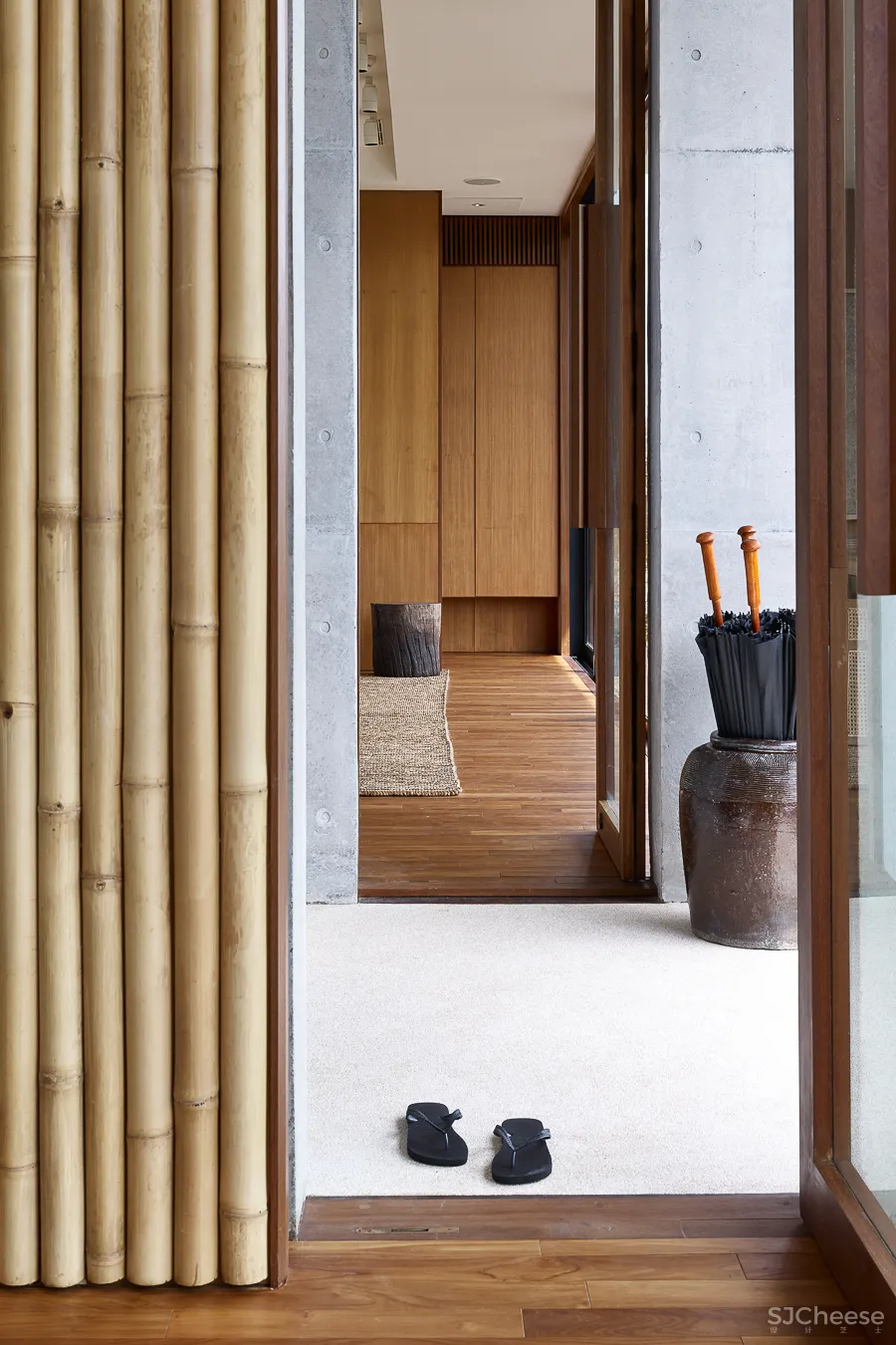 他曾与Kerry Hill 一起设计安缦伊沐,自然朴质的极致呈现