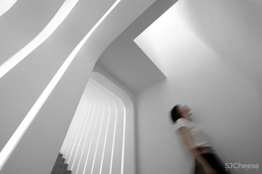 80㎡“鸟巢”概念店,网红门面的极简趣味!