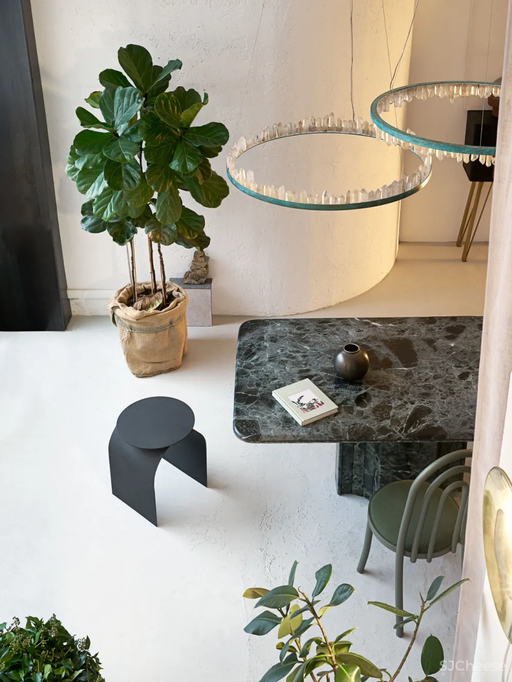 摆满艺术品的 LOFT,才是有腔调的家