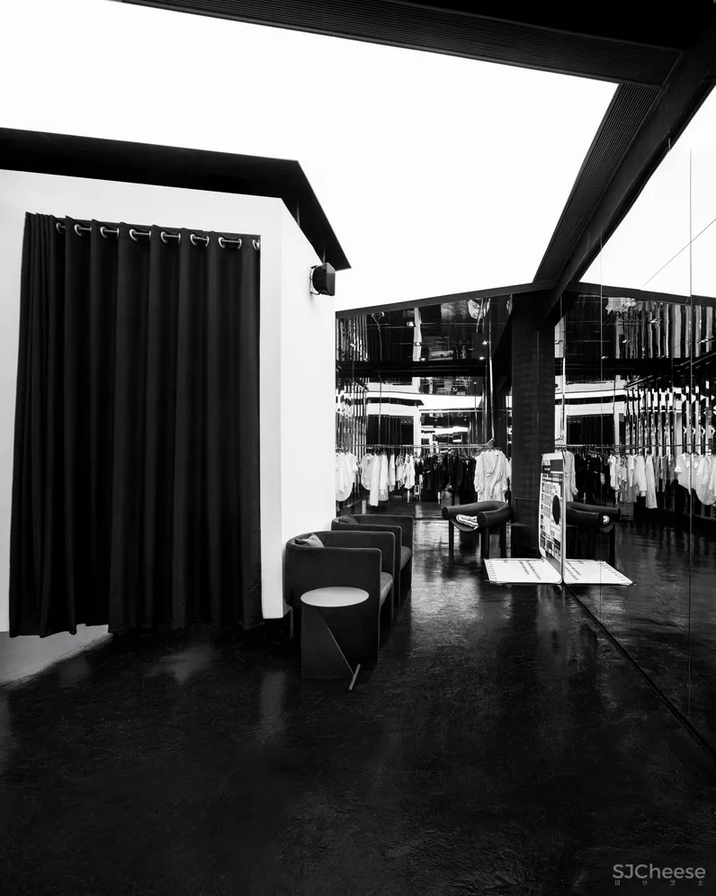 陈书灏新作丨多面性镜面空间体—南昌暗黑系买手店