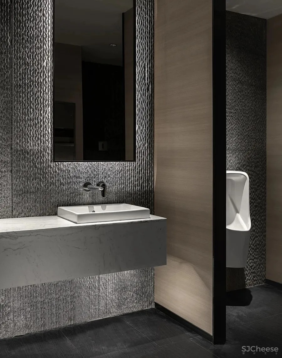 AGH：重叠、拆分、解构，演绎工业文明的重生