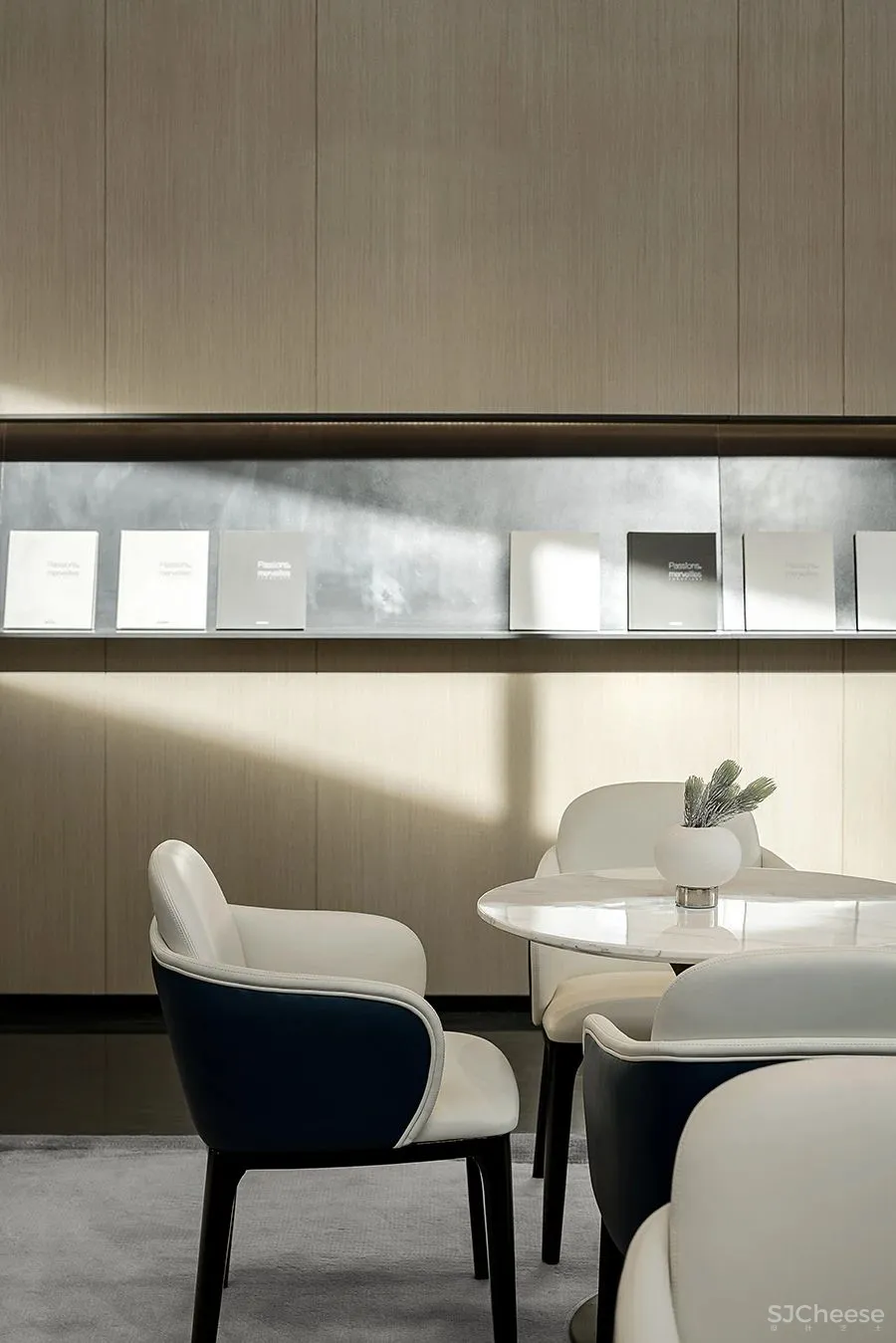 AGH：重叠、拆分、解构，演绎工业文明的重生