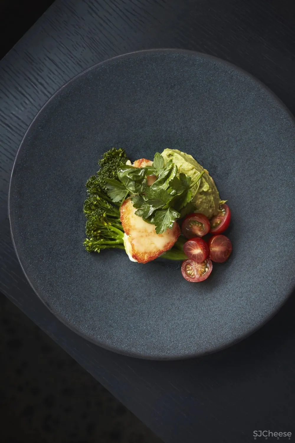 800年火山口的心灵治愈系酒店,全世界都来泡绝美蓝色温泉!