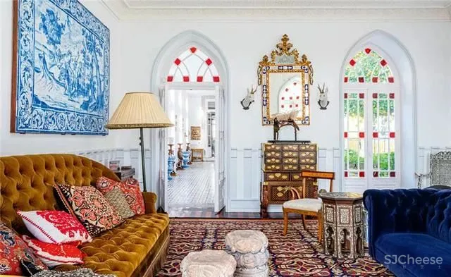 “红底鞋之父”的家：阳光与色彩洋溢的“宫殿”