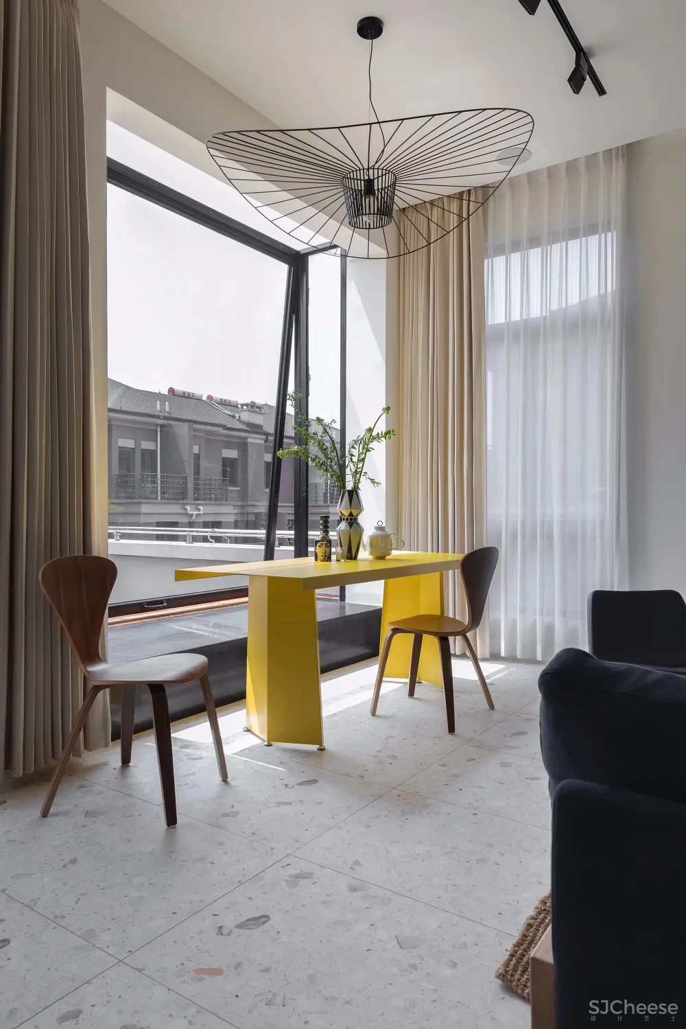 242㎡五室四卫，30种高级撞色，还有悬浮衣帽间 空中花园？！