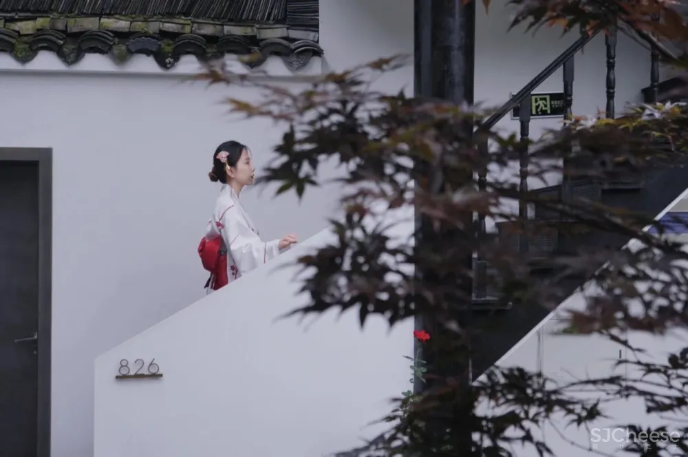 西湖边的“小京都”要藏不住了！与祈愿福地相邻，500天匠心打造千万级美宿，私享禅意清净，夜观原生态萤火虫