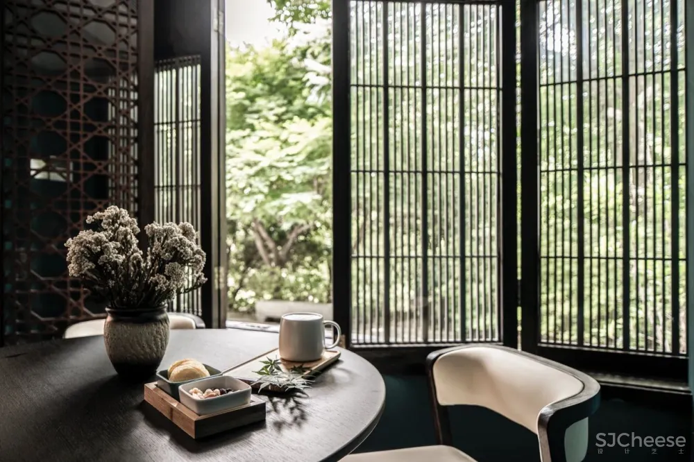 西湖边的“小京都”要藏不住了！与祈愿福地相邻，500天匠心打造千万级美宿，私享禅意清净，夜观原生态萤火虫