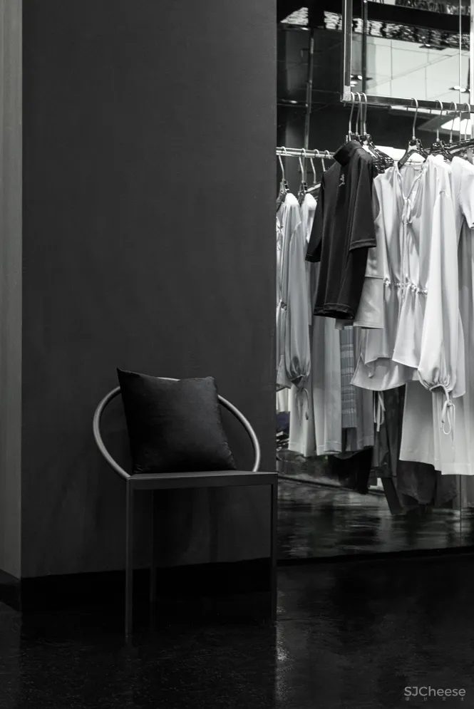 陈书灏新作丨多面性镜面空间体—南昌暗黑系买手店