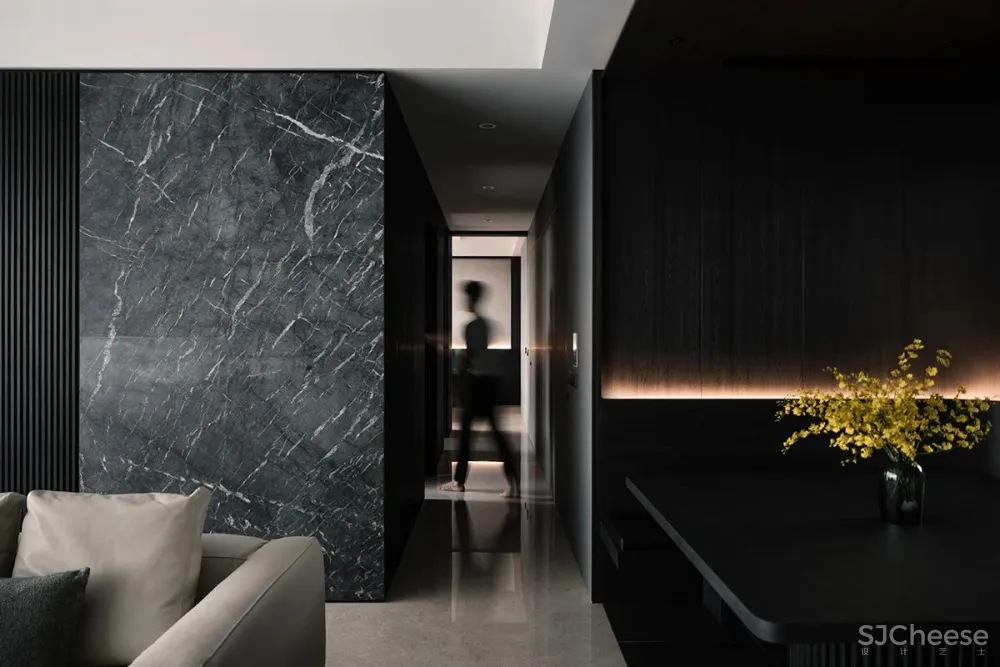 146㎡ 黑色调公寓,打造别样的轻奢感