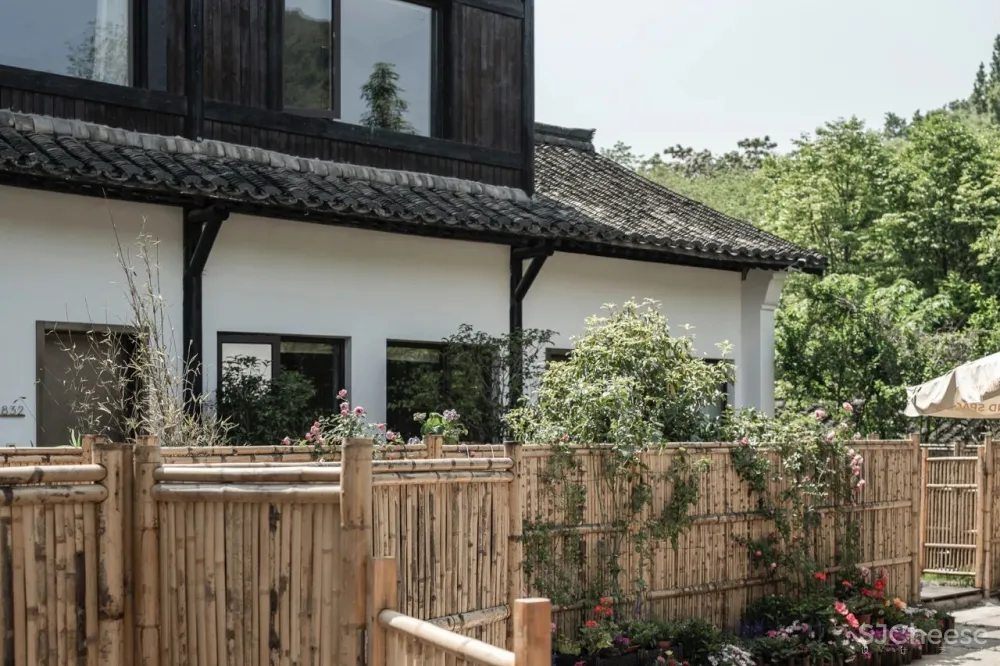 西湖边的“小京都”要藏不住了！与祈愿福地相邻，500天匠心打造千万级美宿，私享禅意清净，夜观原生态萤火虫