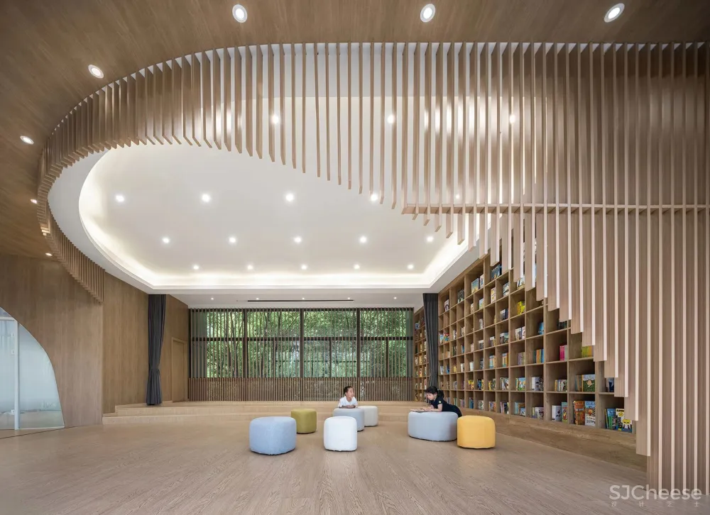 通透感 流动性，打造纯净儿童空间 反几建筑