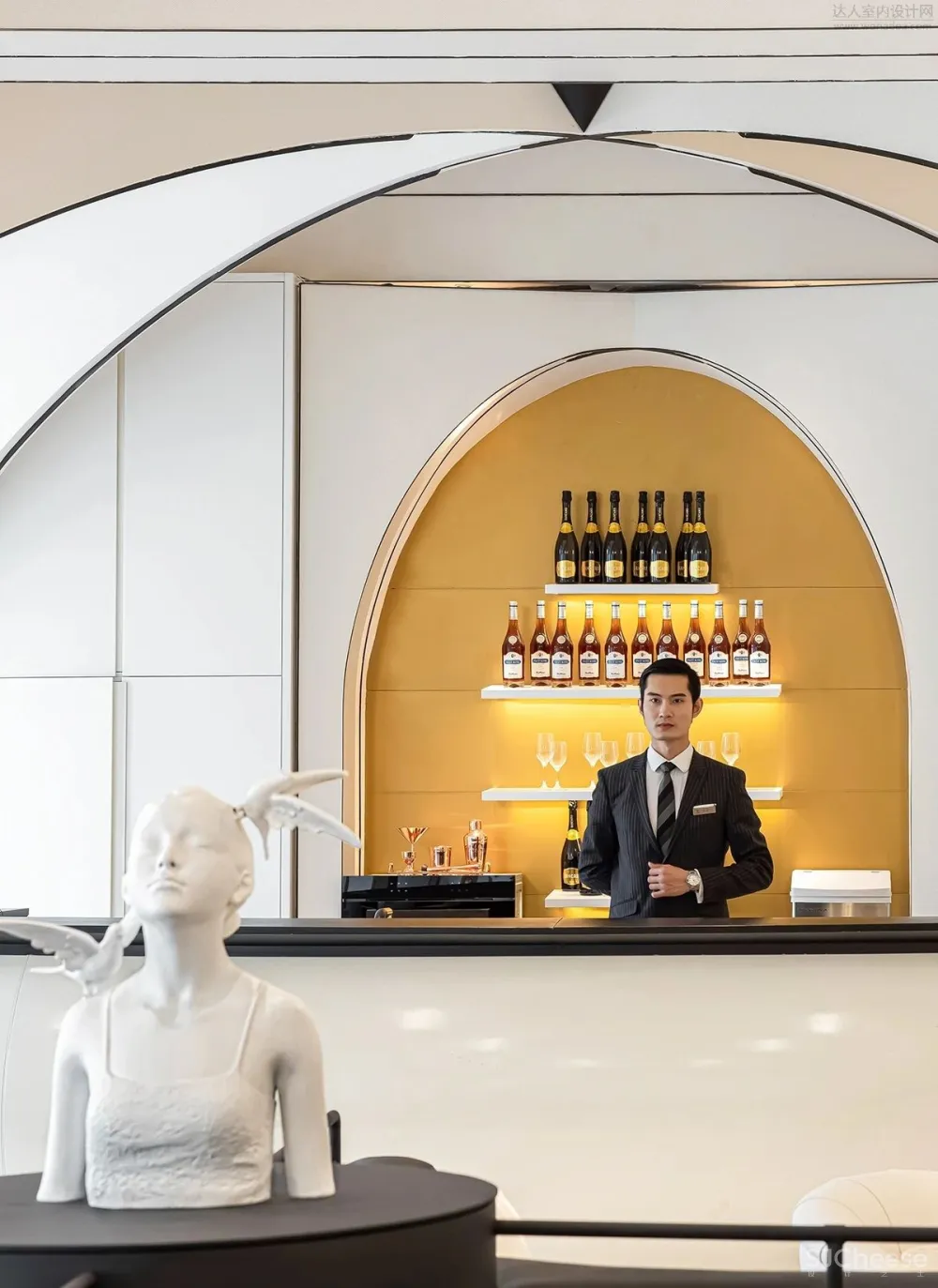 永恒的优雅—摩登线条勾勒魅力空间