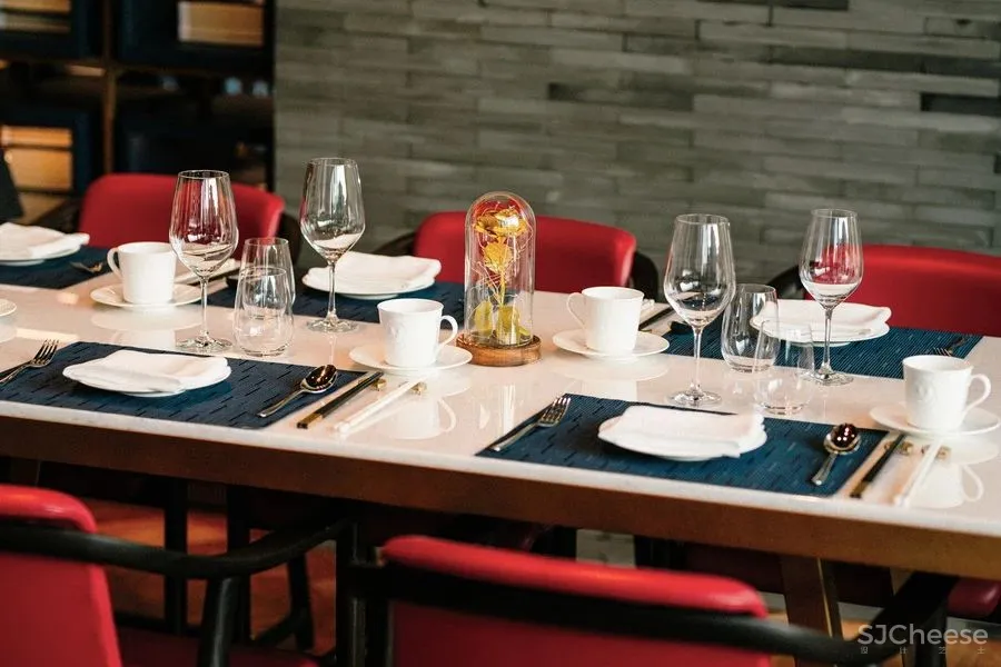 古鲁奇新作 全球首家5D餐厅,全聚德温哥华店